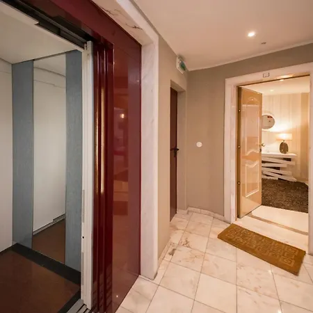 Апартаменти The Deluxe House *